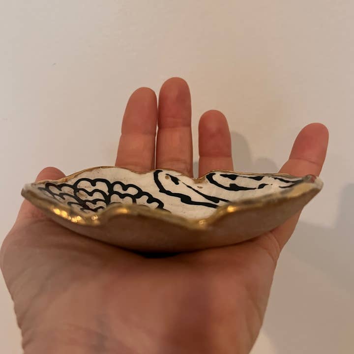 Hsieh Clay SF – wholesale Smyckesfat – Handgjord blommformad keramisk smyckesskål 4" med 22K dekoration7