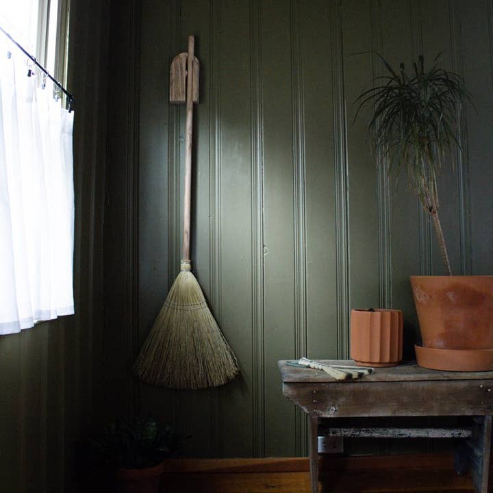 Sunhouse Craft – Großhandel Besen – Lokale Holzbesen Großhandel6