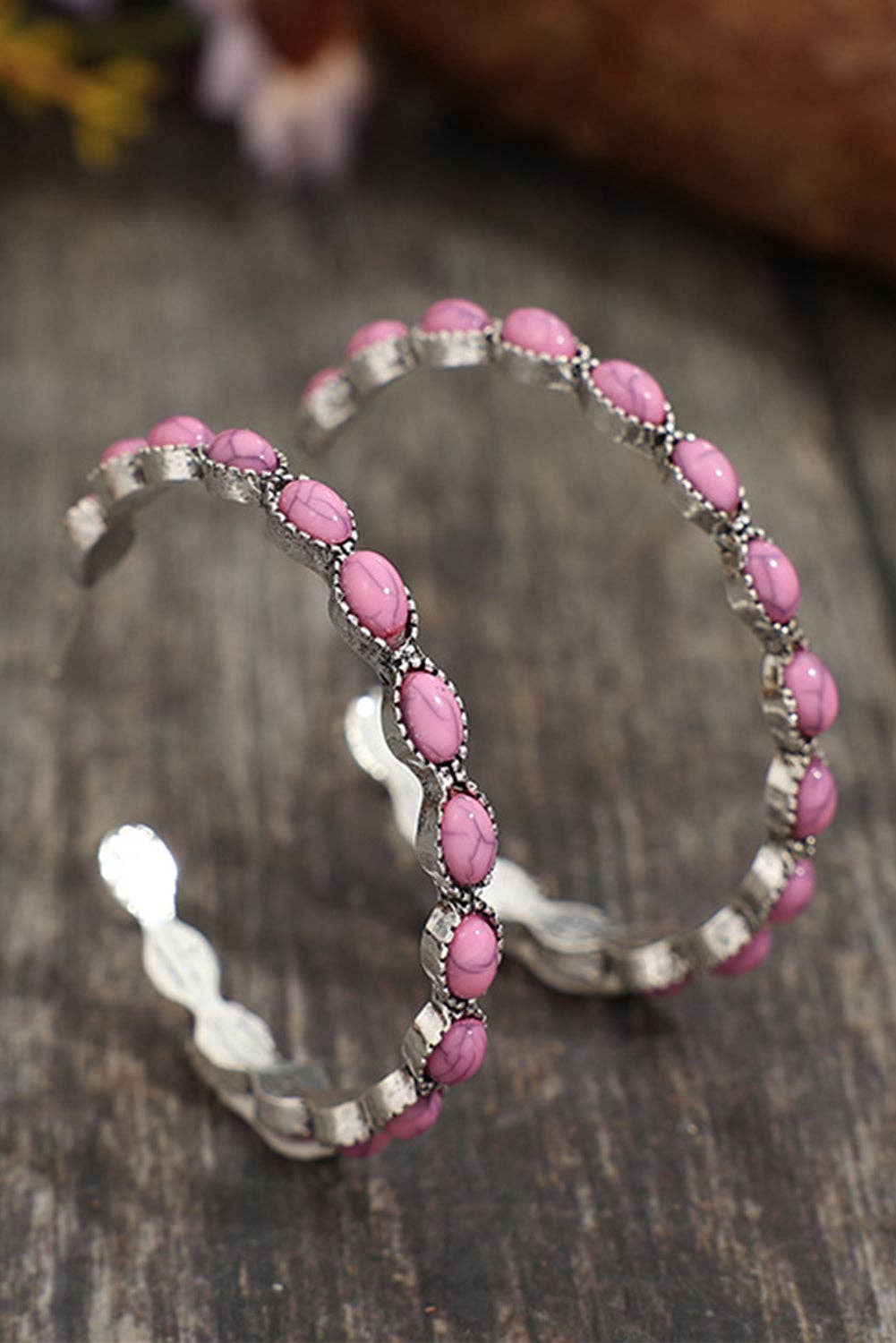 Azzurro Orecchini retrò a forma di C intarsiati con gemme blu cielo in vendita all'ingrosso su Faire2