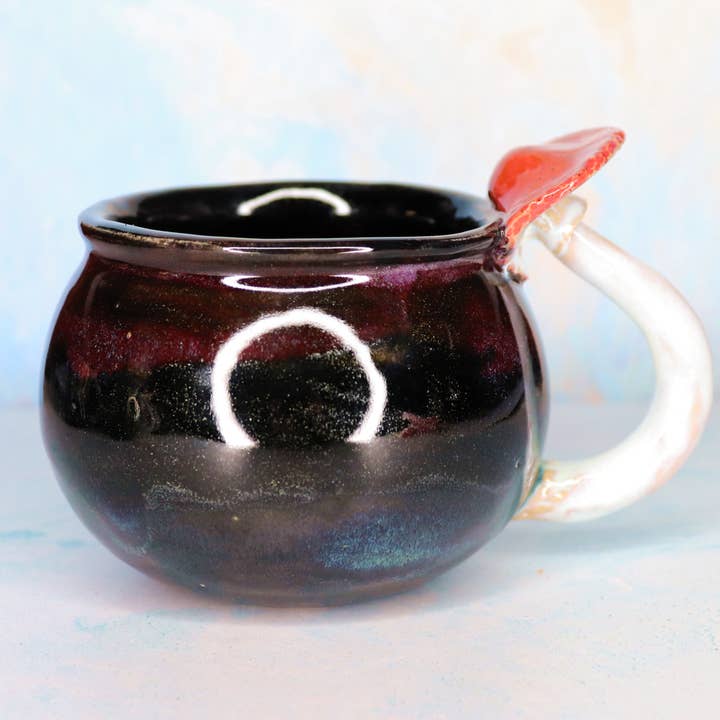 Mug en forme de chaudron aux champignons - Witching Hour pour la vente par Saltwater & Starlight