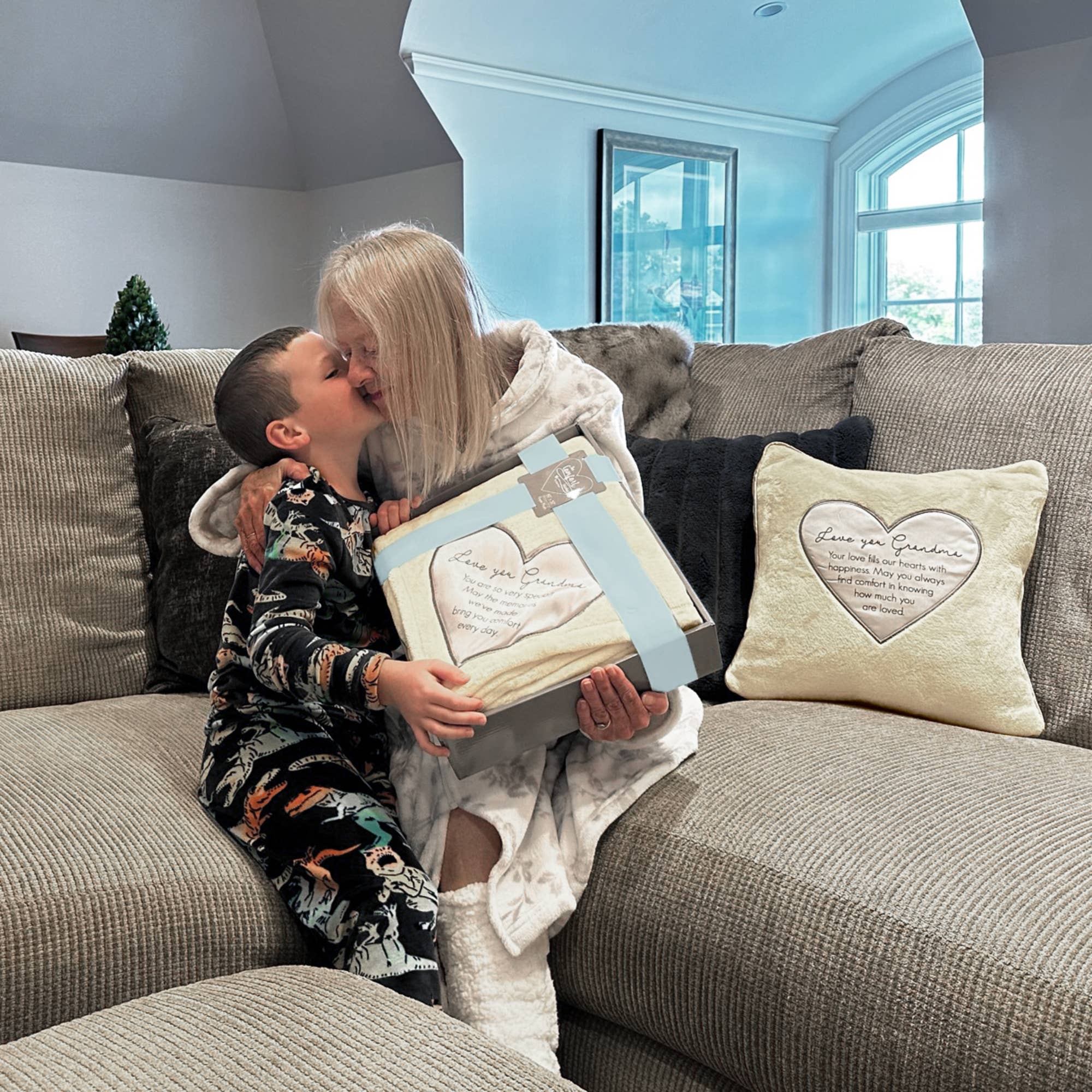 Pavilion - Wholesale Throw Blanket - Grandmother - 50" x 60" Royal Plush Blanket3