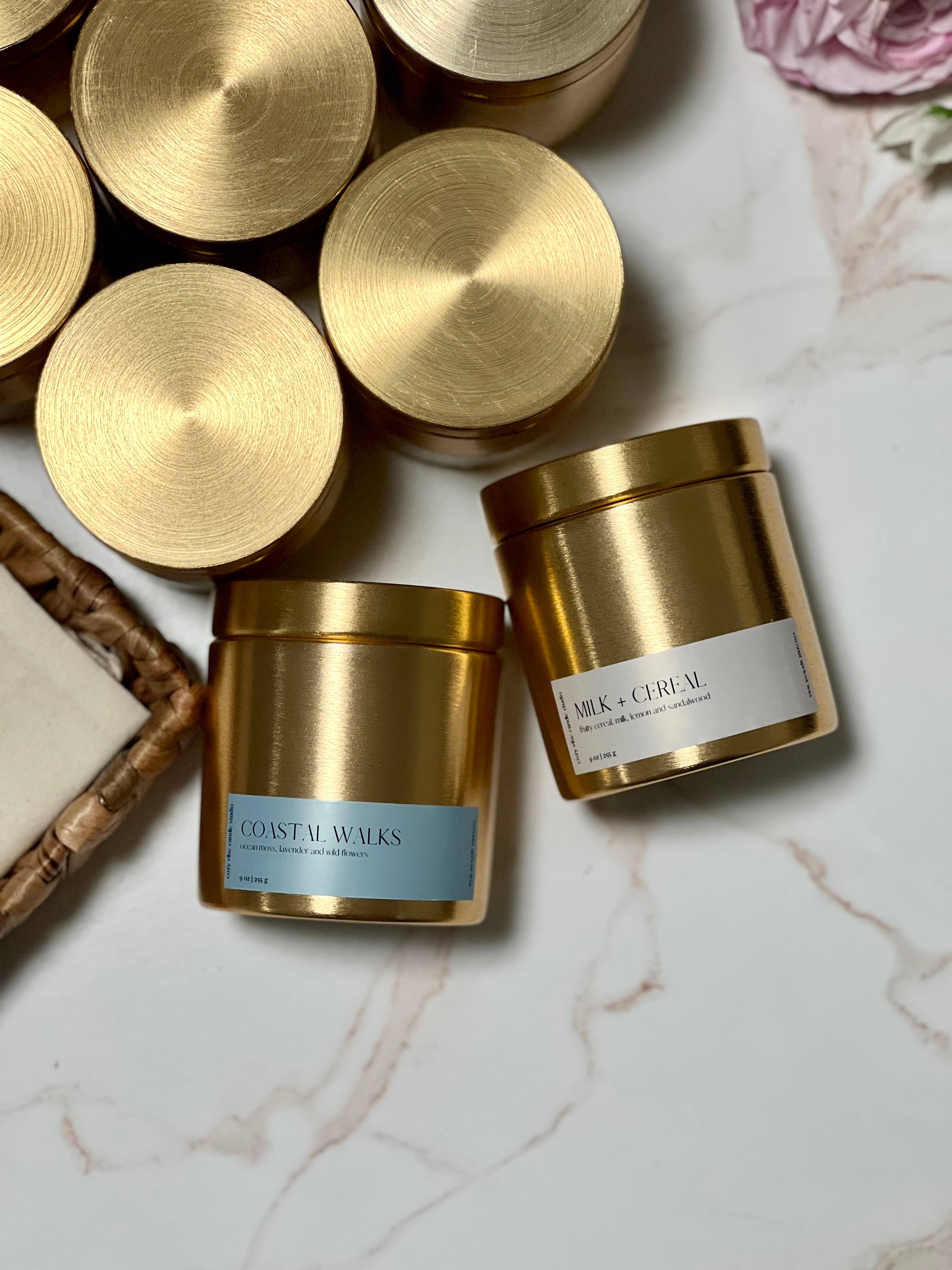 Cozyvibecandlestudio - Vente Bougies de voyage - Bougie en étain avec mèche en bois de 9 oz | Bougie en cire de noix de coco et d'abricot3