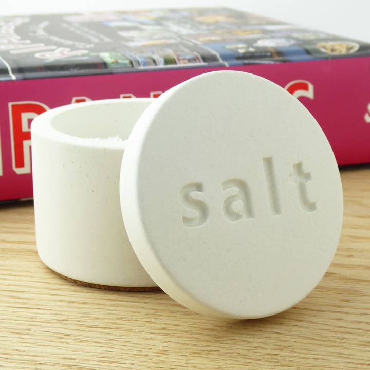Sarus Originals - Wholesale Salt mill - Concrete salt pot with engraved lid - natural grey or white2