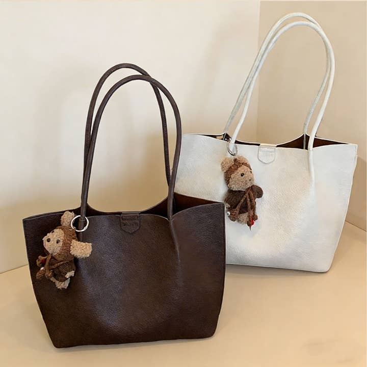 MINIMALIST STYLE TEDDY BEAR CHARM LEATHER HANDBAG_CUAB01168 for wholesale by DOUBLJU