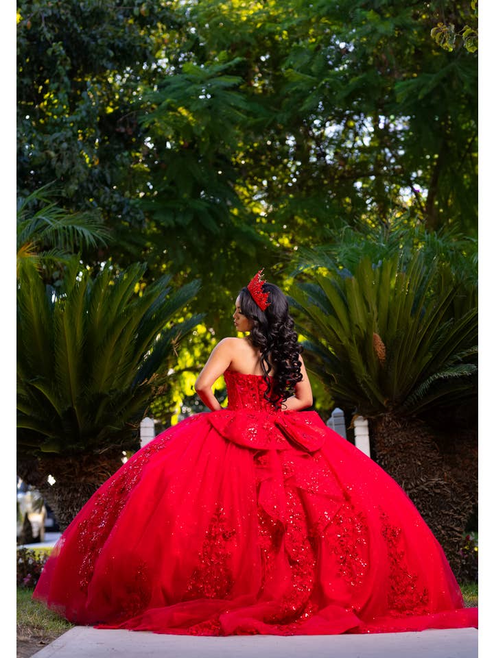 Red Sweetheart neckline quinceanera dress CHF3129 for wholesale on Faire6