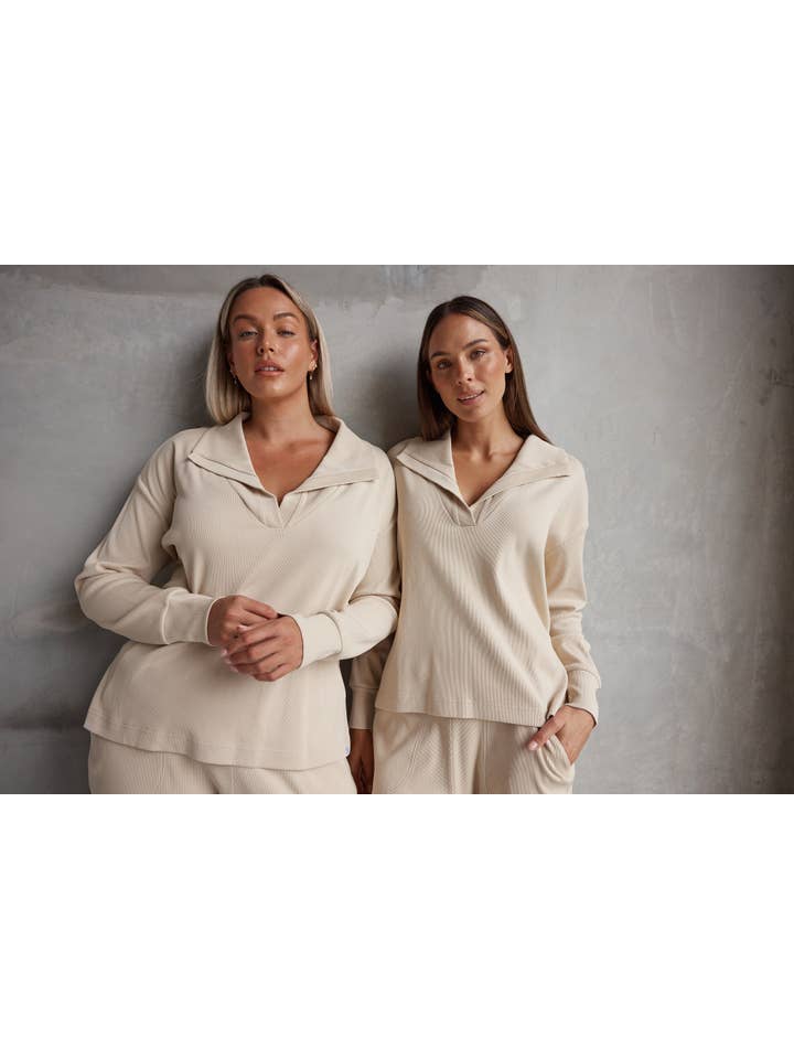 Beige Time Out Top för wholesale på Faire9