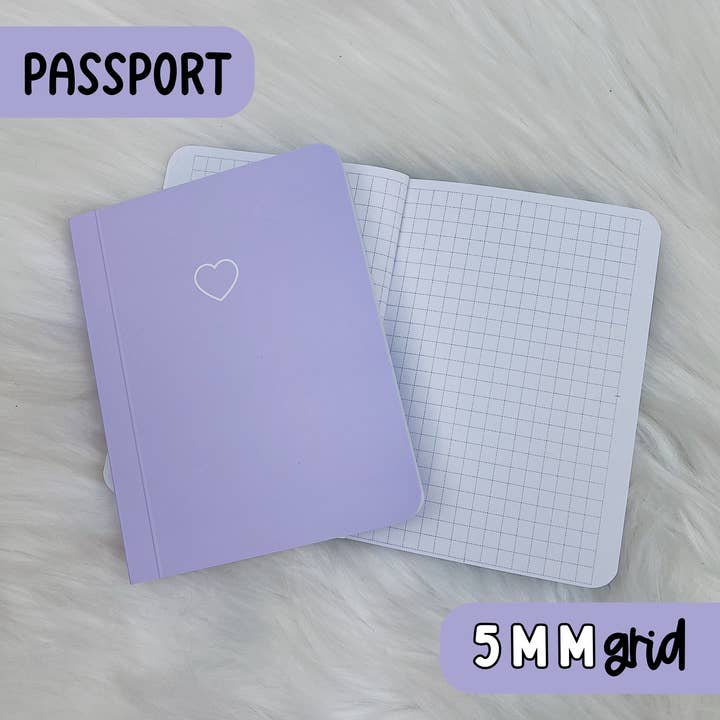 Carnet Quadrillé à Couverture Violette Passeport | Grille 5MM | 200 Pages pour la vente par The HoneyBShop