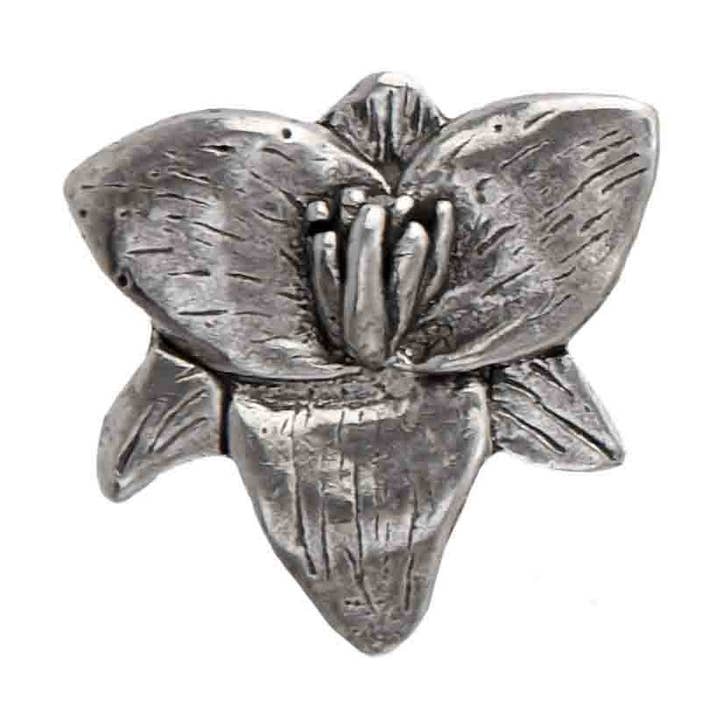 Spilla da bavero in peltro con fiore trillium, A128 per la vendita all'ingrosso da parte di Creative Pewter Designs