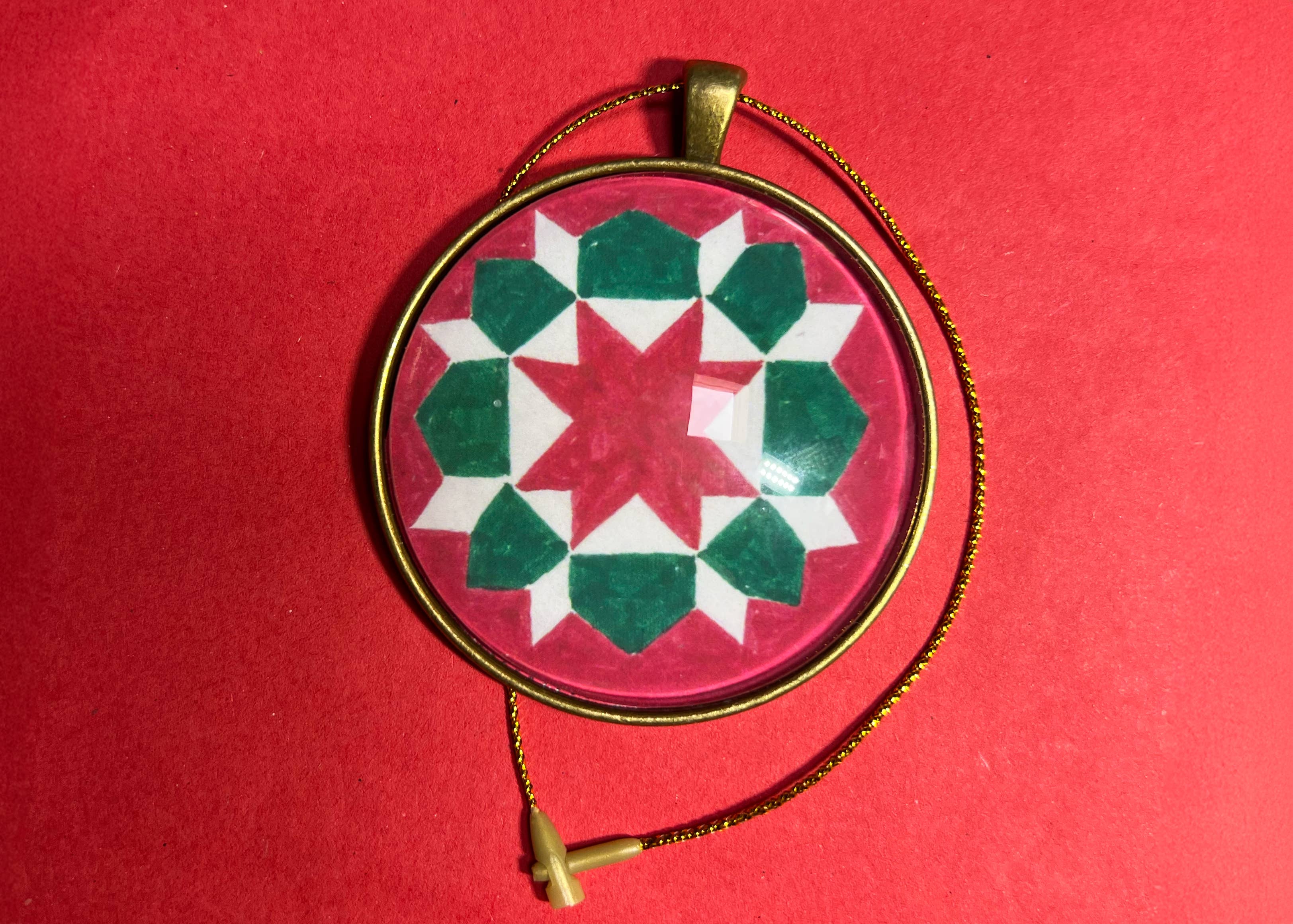 Quilt Design Jewelry - Wholesale Ornament - Quilt Design Christmas Ornament, Star of Bethlehem Red/Green1
