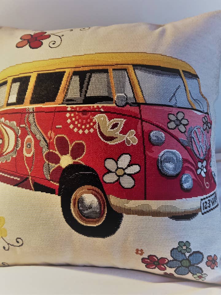 Coussin Van Volkswagen « style seventies » rouge pour la vente par Modele nature