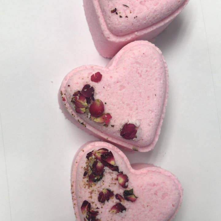 Lizush - Wholesale Bath Bomb/Fizz - Natural Heart shaped bath bomb- Lavender scented - Vegan3