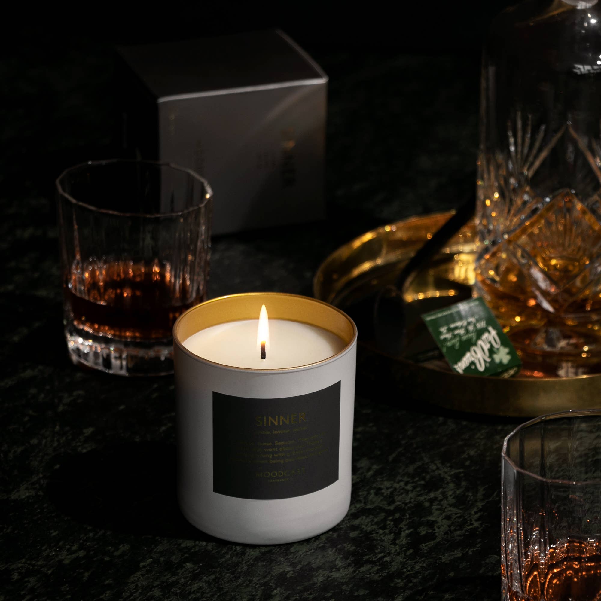 Moodcast Fragrance Co. - Venta al por mayor Velas de diseño llamativo - Vela de Cera de Coco - Persona - Pecador - Tarro de Vidrio de 8 oz3