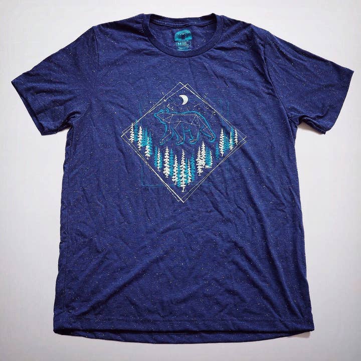 El oso salvaje del cielo (moteado) | Camiseta para venta al por mayor de Menottees