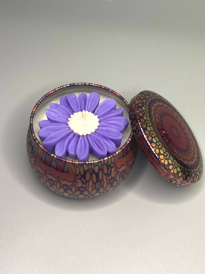 Daisy 7 oz. Tin Candle for wholesale by KatiKrafts