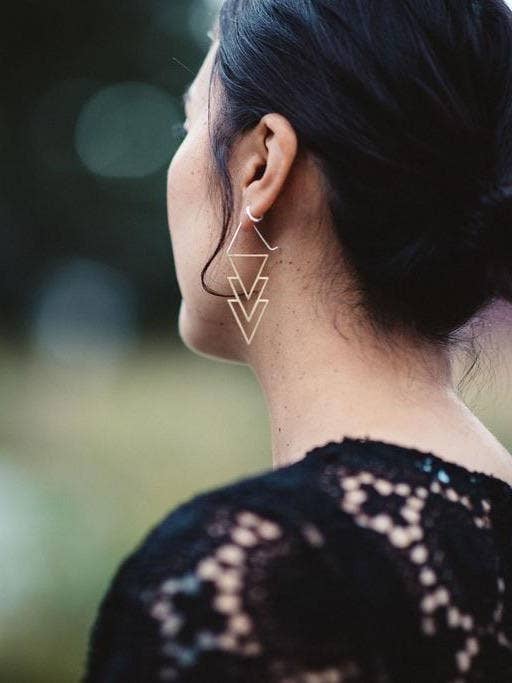 3 trekantede udskårne øreringe for engroshandel hos Modern Madini