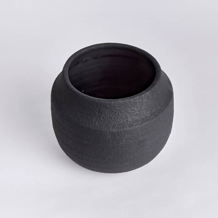 Geena Cachepot, Black for wholesale on Faire