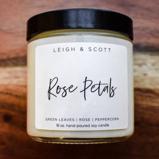 Pétales de rose pour la vente par Leigh and Scott