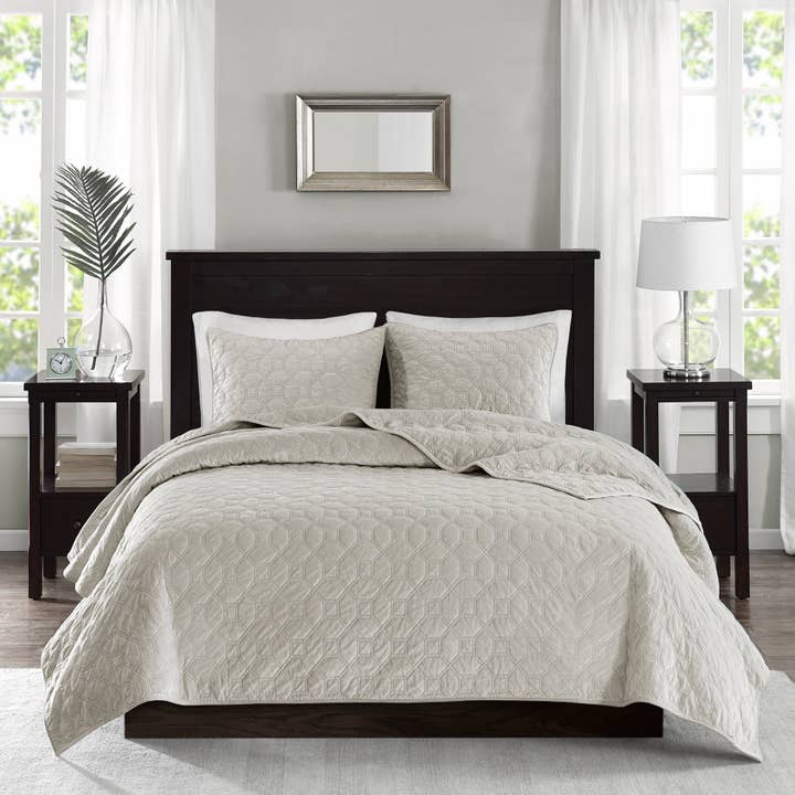 Velvet 3-Piece Quilt Set, Ivory for wholesale on Faire