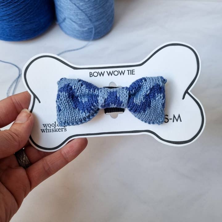 Nœud papillon pour chien de taille petite à moyenne : Blue Wave pour la vente par Wool & Whiskers