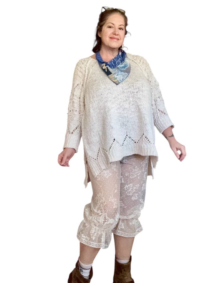 Bloomers recortados de encaje boho, pantalones globo de descanso, pantalones bombachos. para venta al por mayor de Jo Noelle