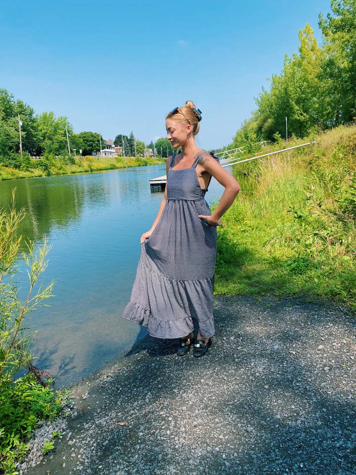 Robe Sofia gingham noir et blanc pour la vente par Rubis Pastel