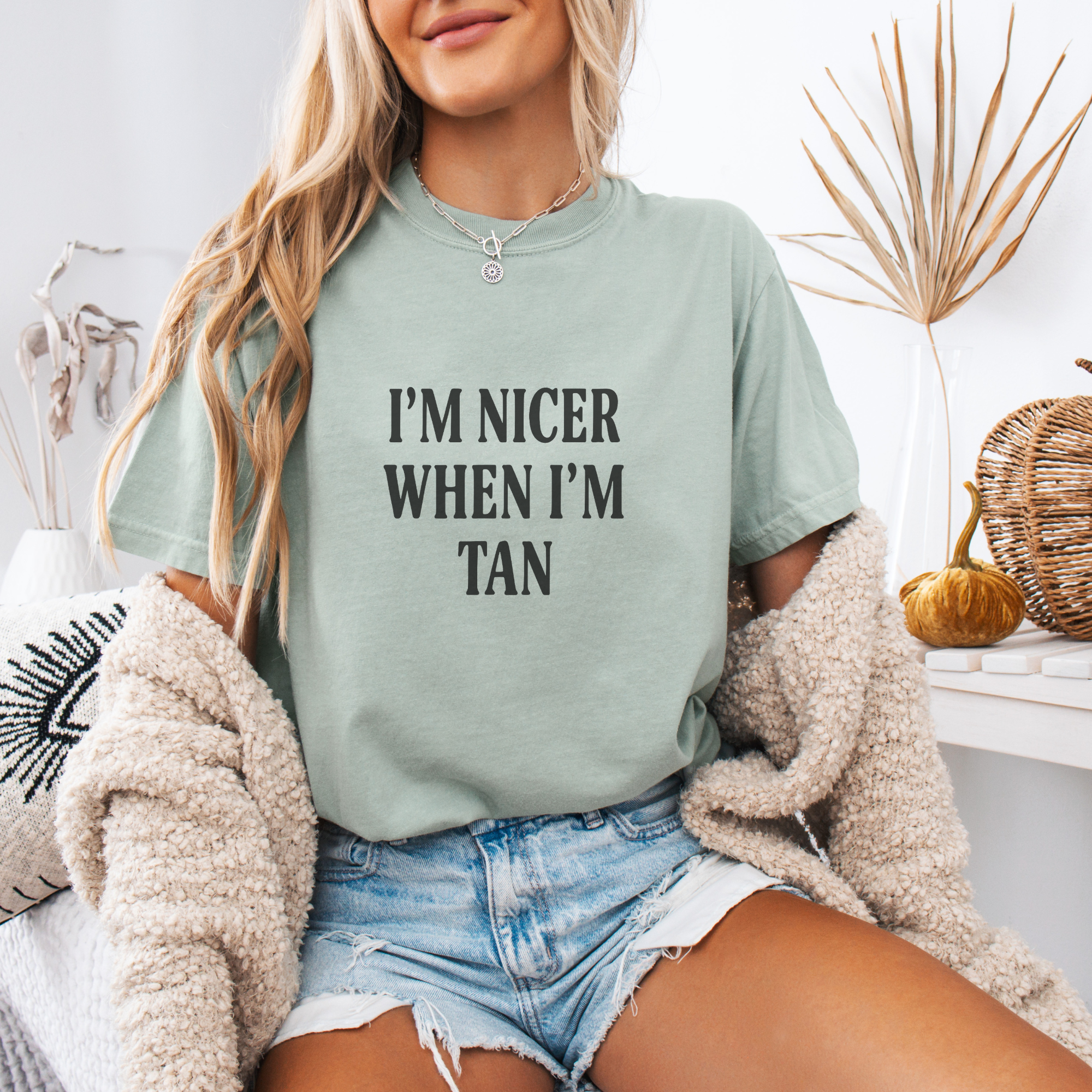 Trendznmore - Modern Graphic Apparel – wholesale Screen printed t-shirt – Women′s – I'm Nicer When I'm Tan Graphic Tee8