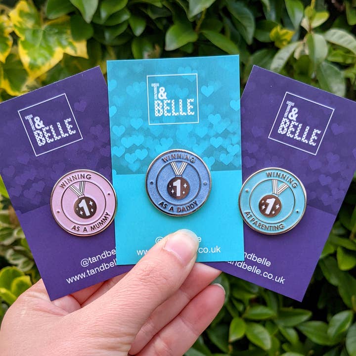 T & Belle – wholesale Lapel pin/button – Winning as a Daddy Blue Enamel Pin Badge3