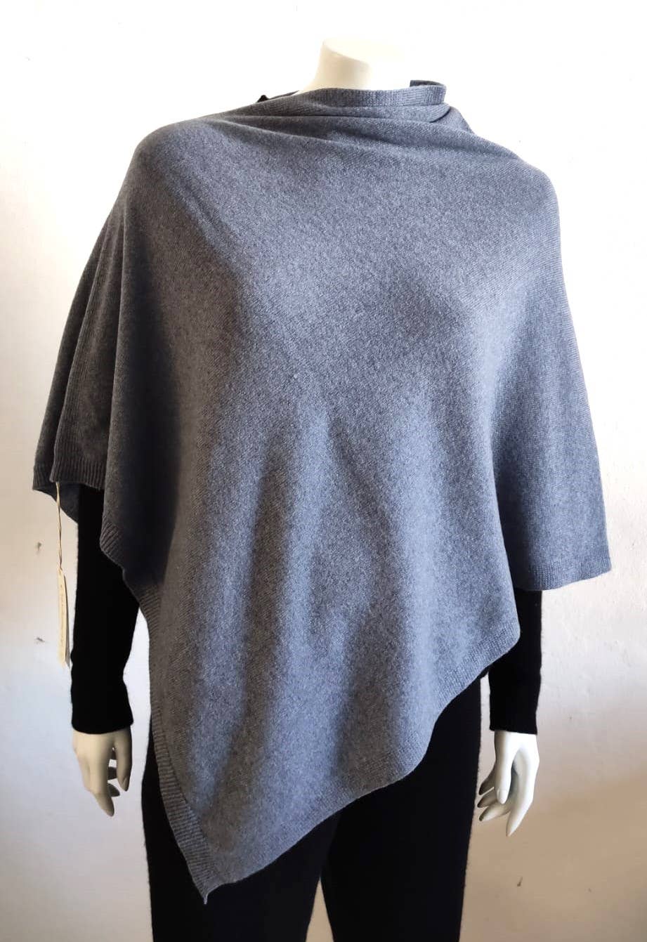 BenveCashmere - Wholesale Poncho - Women's - ONE SIZE FITS ALL PURE CASHMERE KNITTED PONCHO3