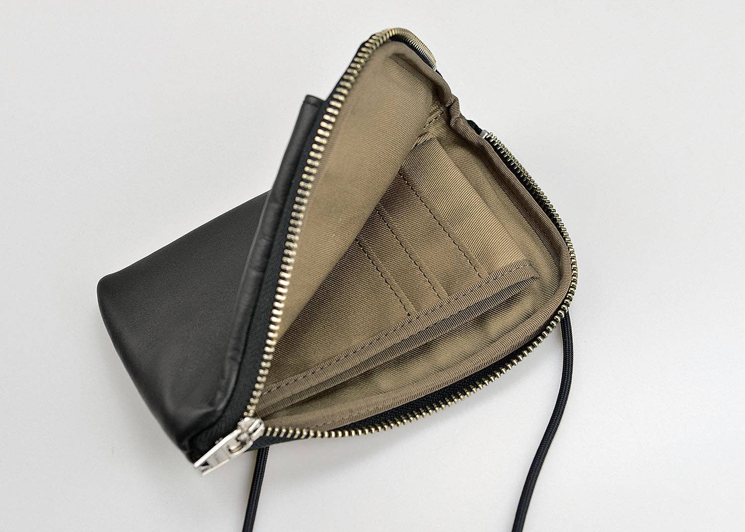 Unofuku - Wholesale Phone Wallet - Women's - re:credo LINKER Phone Case (Black)1