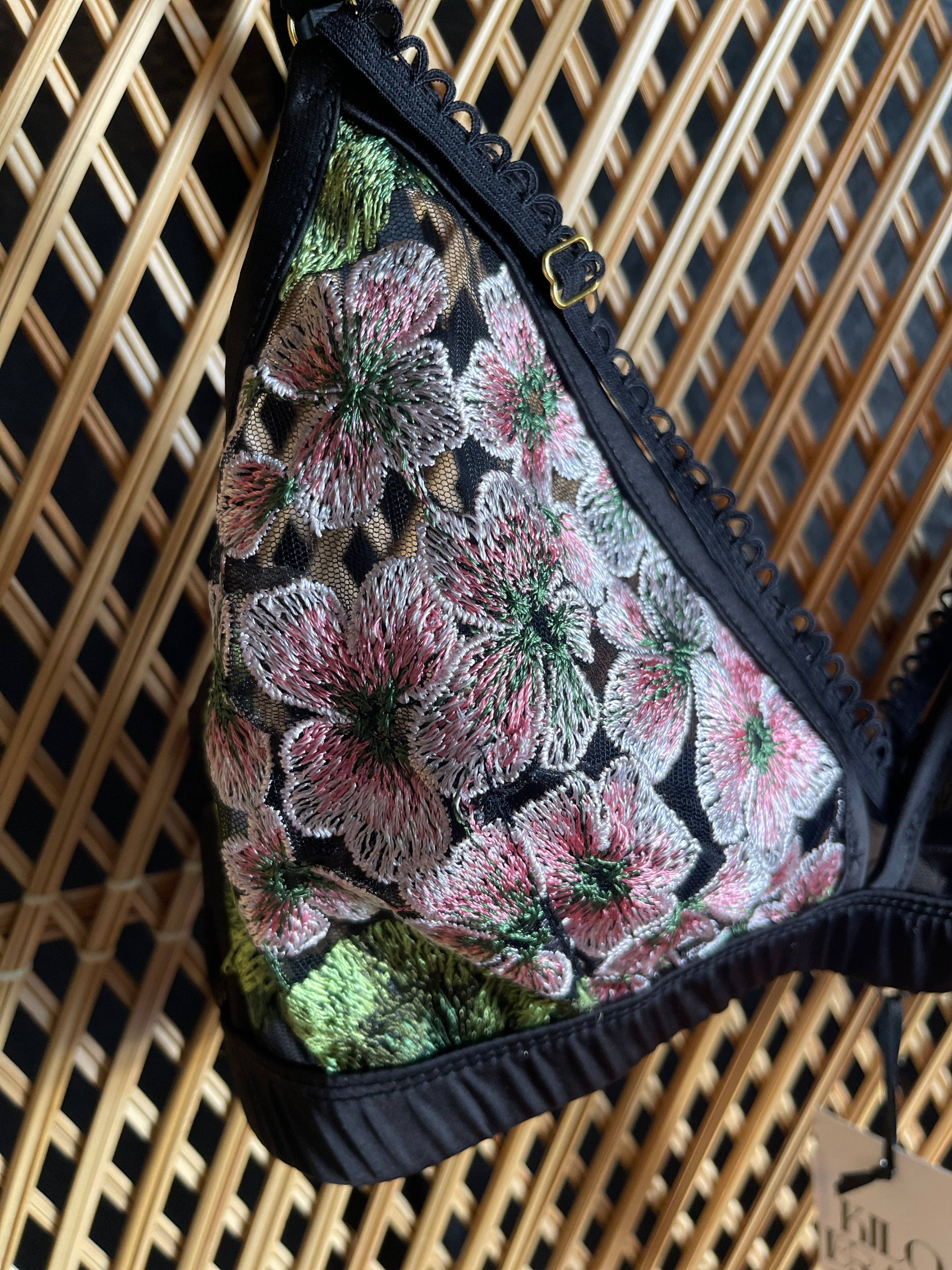 HORTENSIENACHT KILO BRAVA HORTENSIEN NACHT - V-AUSSCHNITT BRALETTE für den Großhandel auf Faire1