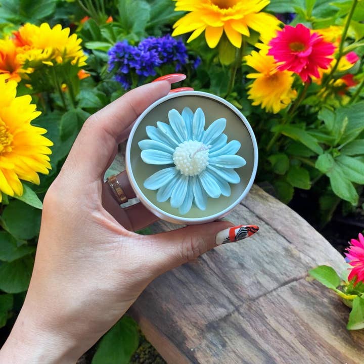 Karly’s Candles - Wholesale Party gift - Daisy Flower Candles for Wedding & Baby Shower Favors7