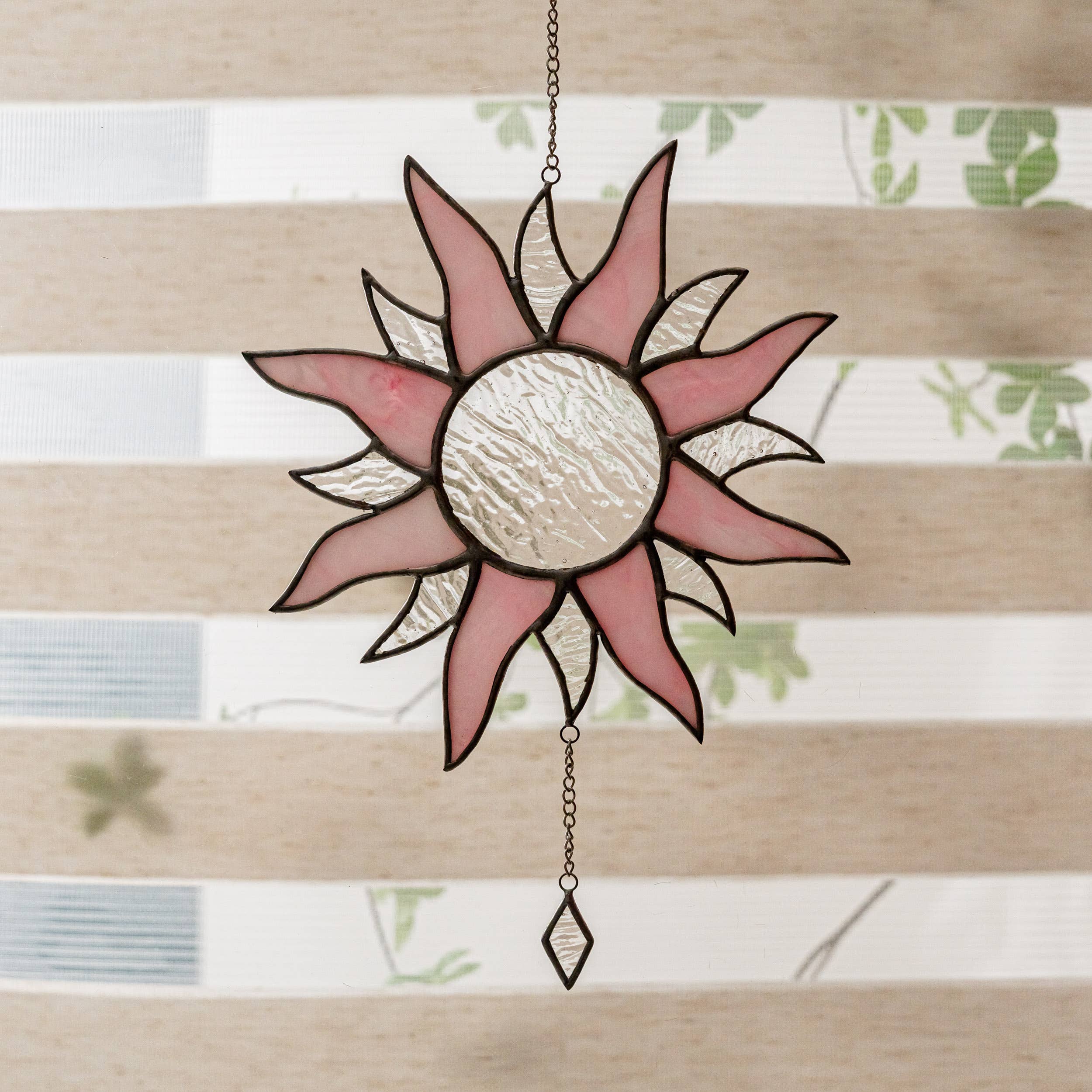 MondoBellissimo – wholesale Suncatcher – Stained Glass Sun F1812
