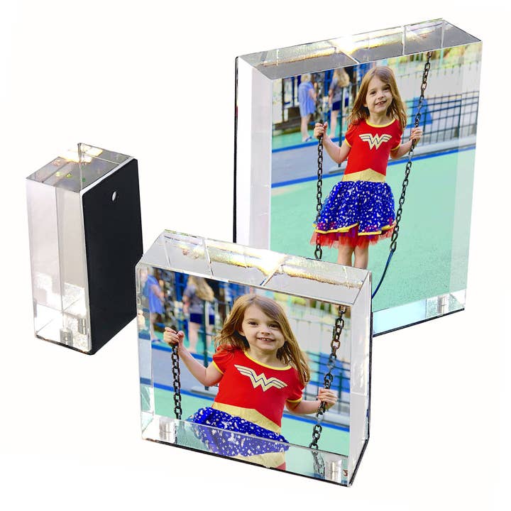 Canetti Design Group Inc. - Wholesale Picture Frame - Mini Magnet Frame