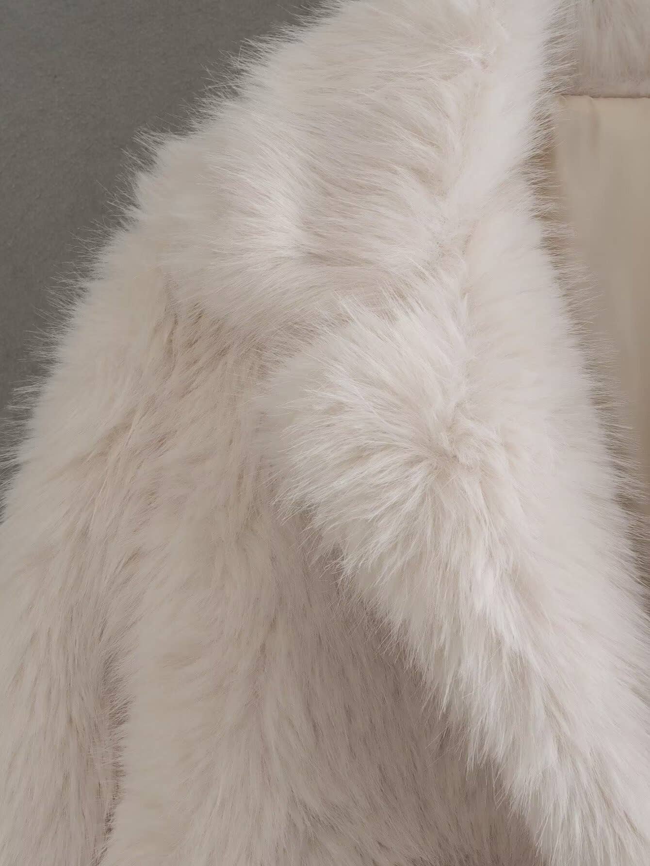 White Stylish Loose Midi Faux Fur Coat for wholesale on Faire5