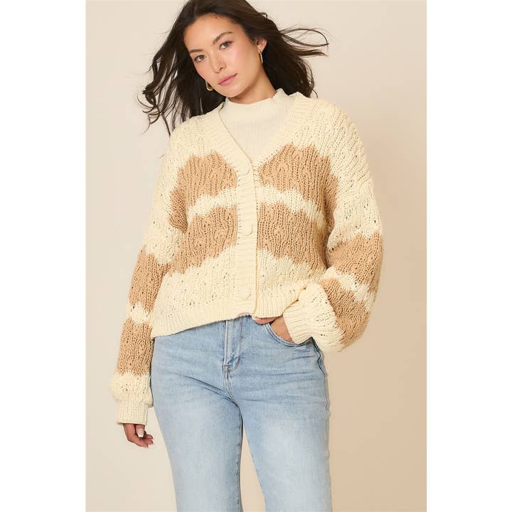 Cardigan boutonné à blocs de couleur en maille torsadée pour la vente par Cozy Casual, Inc.