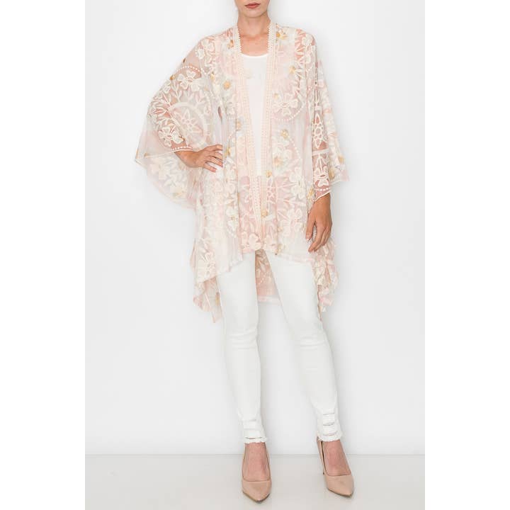 Flydende boho-kimono med blomsterbroderede detaljer - 4276 NAT/PINK DAISY for engroshandel hos Origami Apparel ~ Lace and Crochet inspired