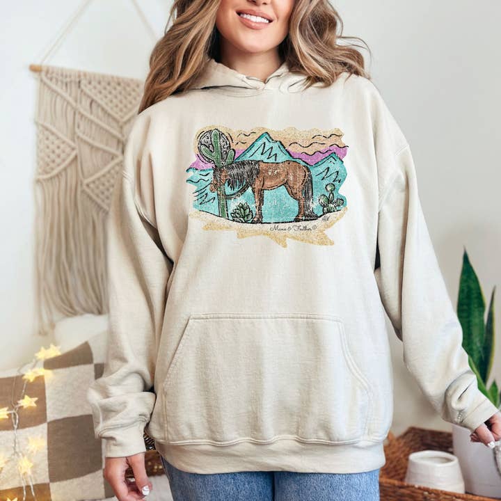 Veste à capuche Desert Horse pour la vente par Mane and Feather Western Designs and Boutique