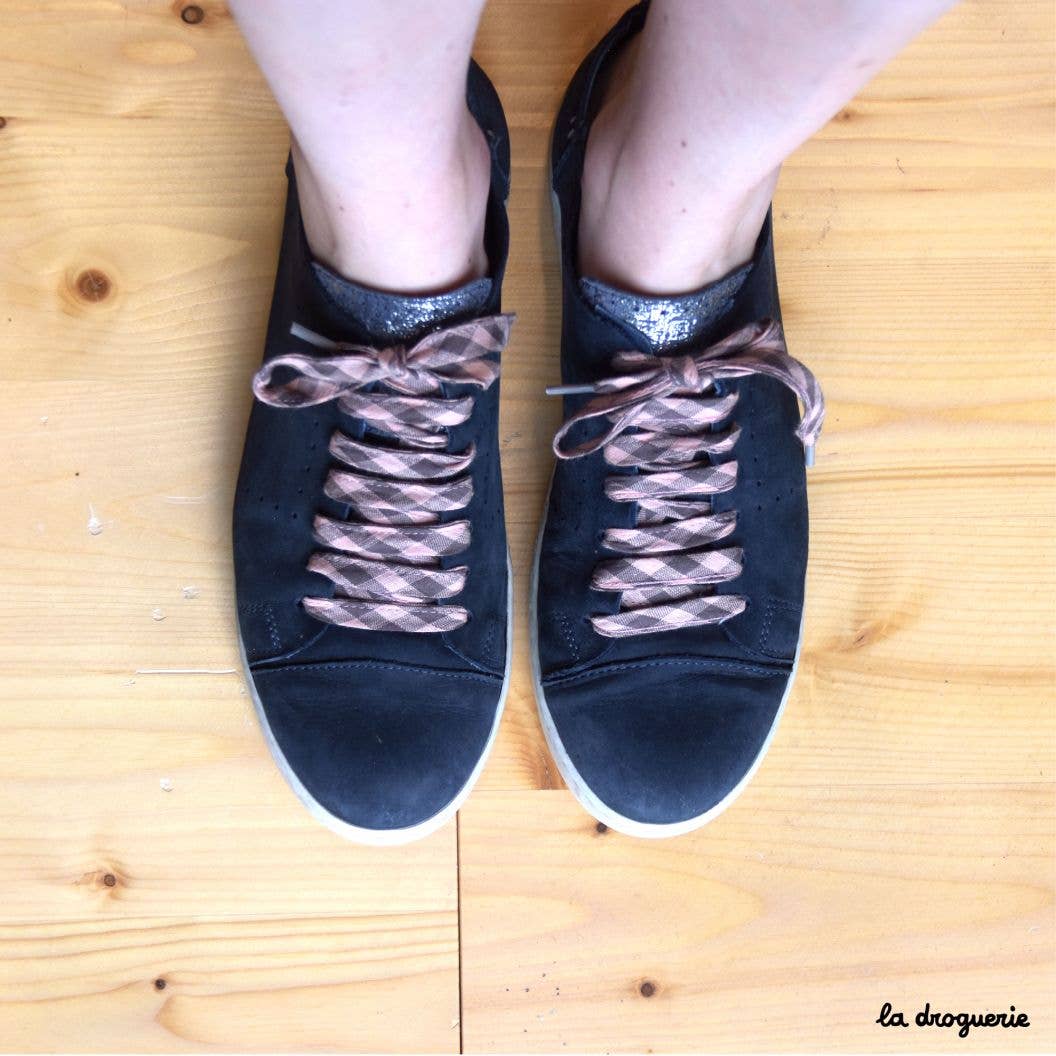 LA DROGUERIE - Wholesale Shoelaces - Unisex - Flat laces 105 cm "Place des Lices" guava1