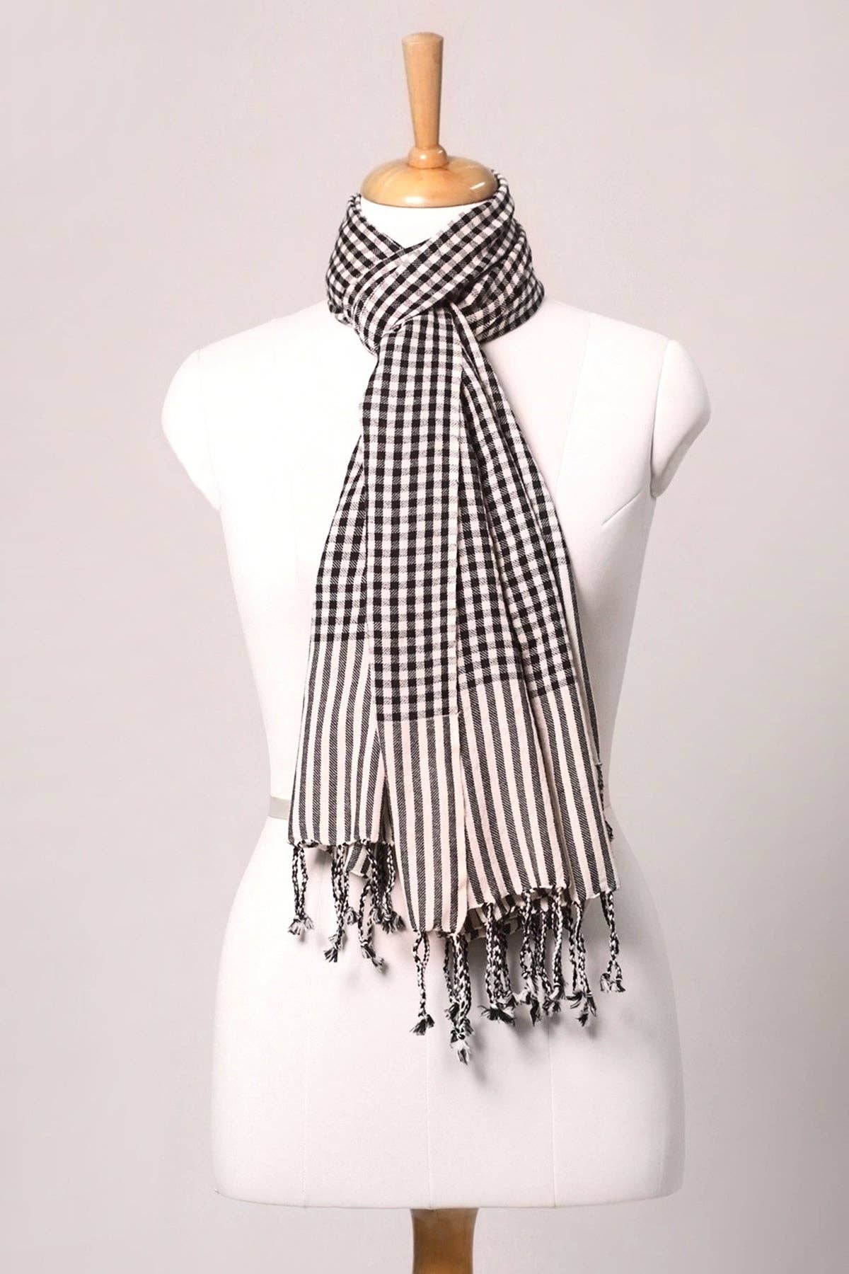 SVEZElife - Wholesale Scarf - Women's - Classic Gingham Woven Wool Scarf with Tassels - Black White | SVEŽElife2