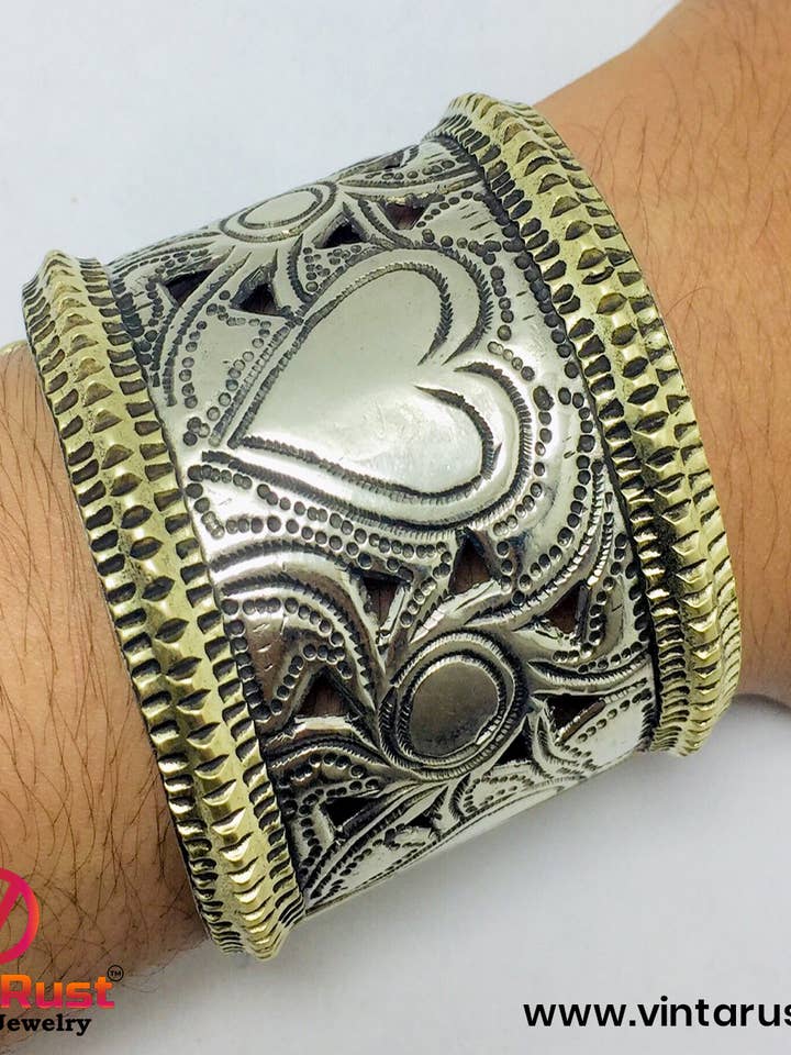 Vintage Boho Kuchi Manschettenarmband, handgefertigtes Tribal-Armband für den Großhandel von vintarust