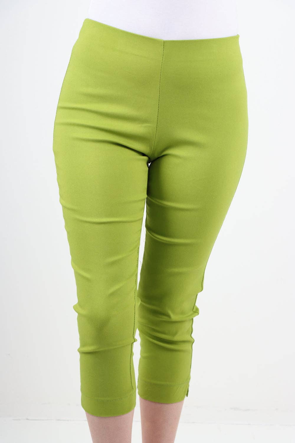 Miss Bold - Vendita all'ingrosso Pantalone - Donna - Pantaloni Capri in tinta unita italiana24