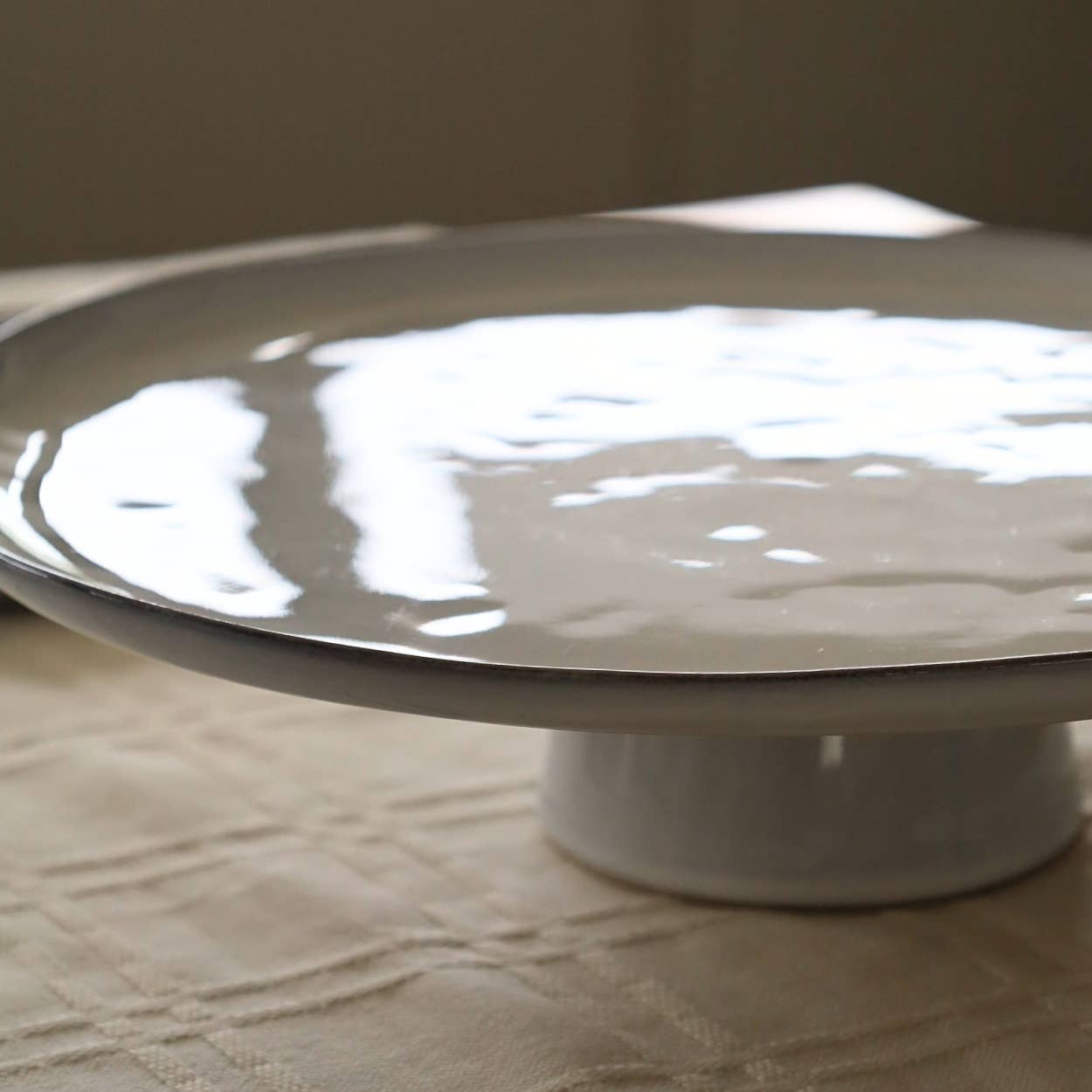 Nosse Ceramics - Wholesale Cake Stand - Cake Stand (32 cm) - Svelte Stone1