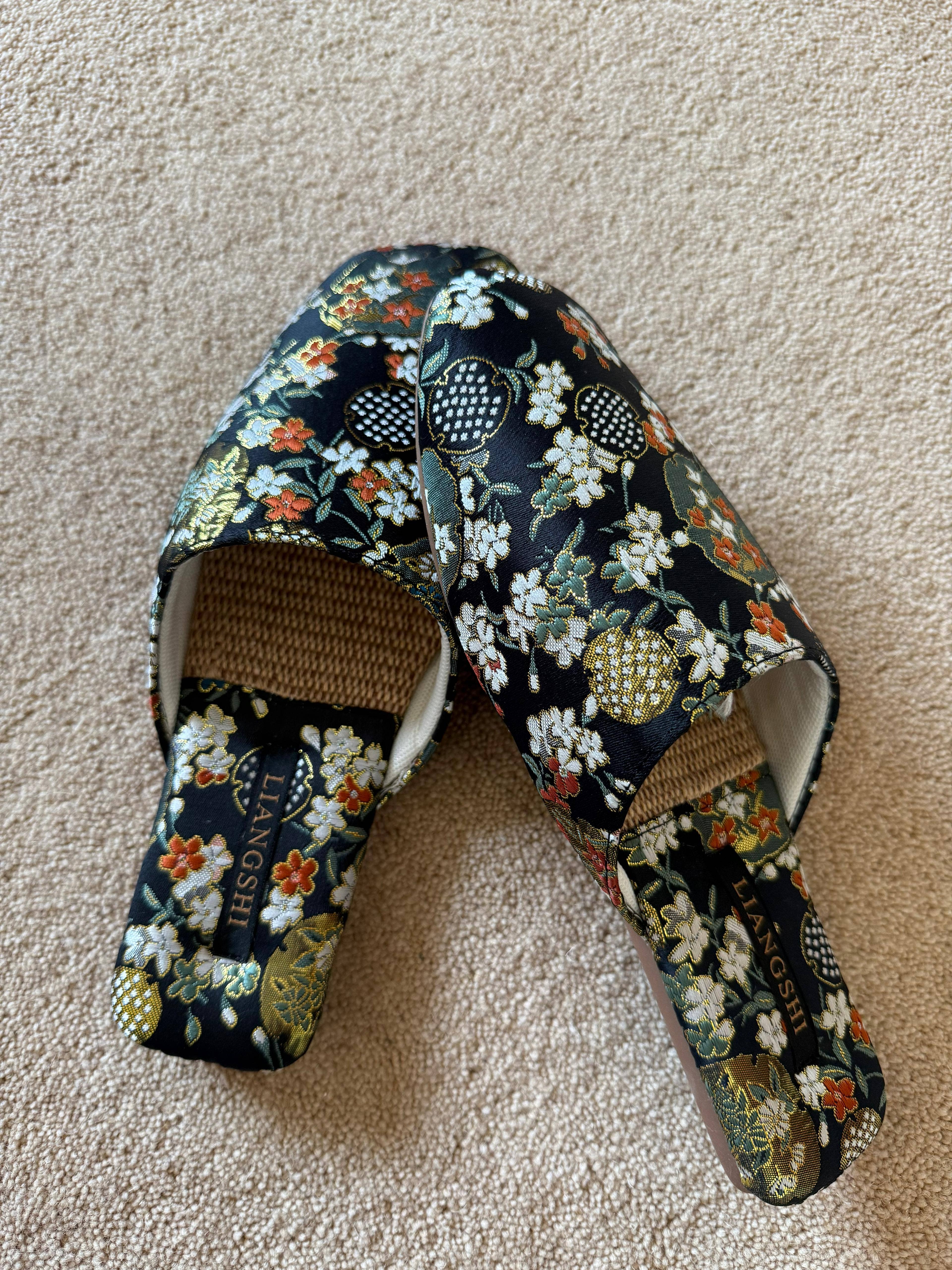 Lian Collection – wholesale Tofflor - Dam – Sommarsandaler för kvinnor, handbroderade, lyxig hemmaklädsel4