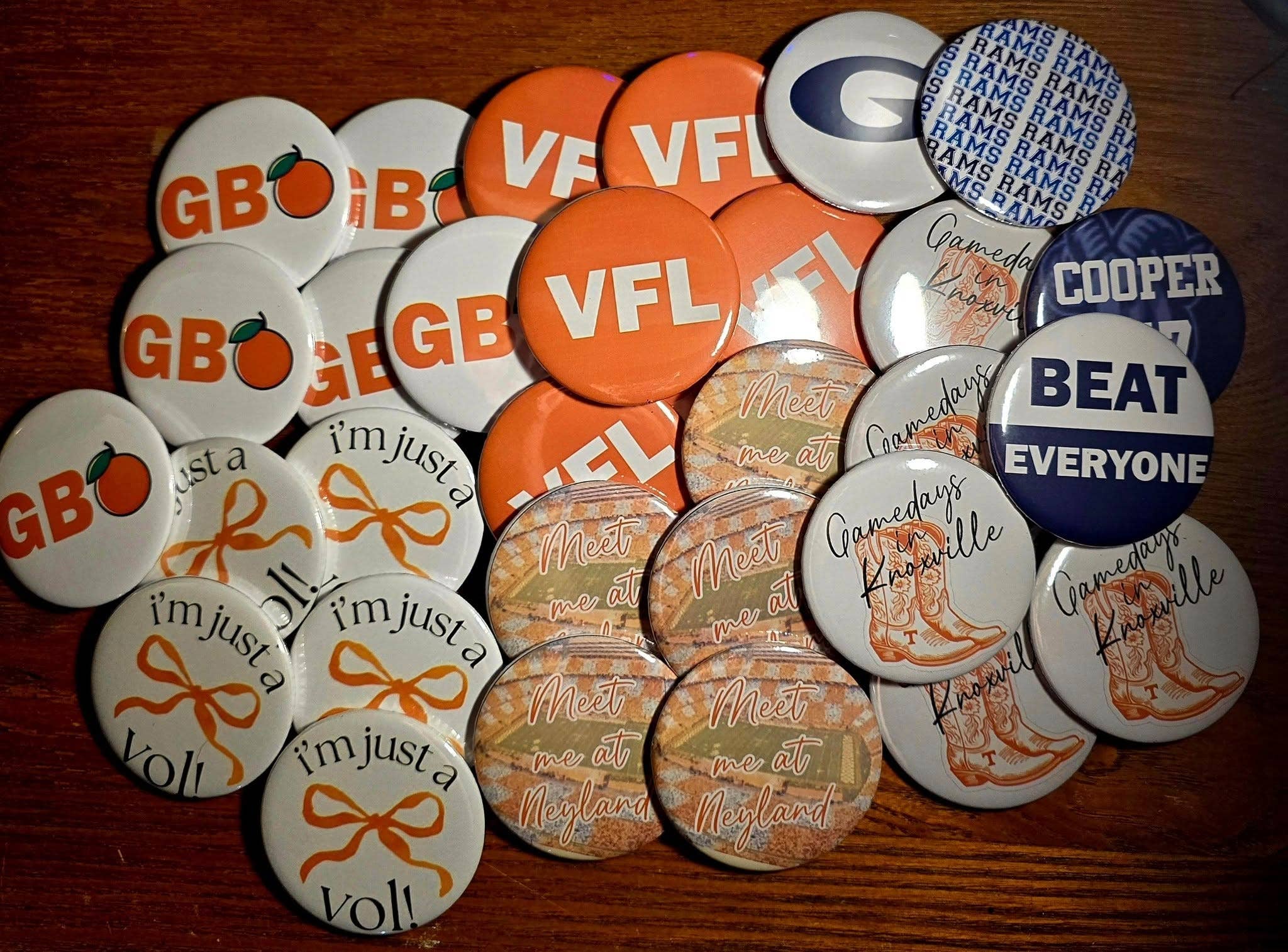Fourth and Flair – wholesale Lapel pin/button – TENNESSEE VOLS MEET ME AT NEYLAND1