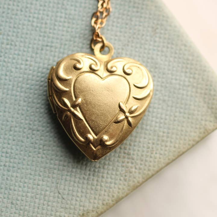 Silk Purse, Sow's Ear - Wholesale Locket Necklace - Art Nouveau Gold Heart Locket
