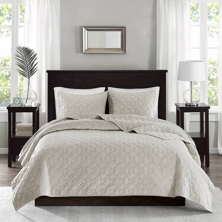 Velvet 3-Piece Quilt Set, Ivory for wholesale on Faire