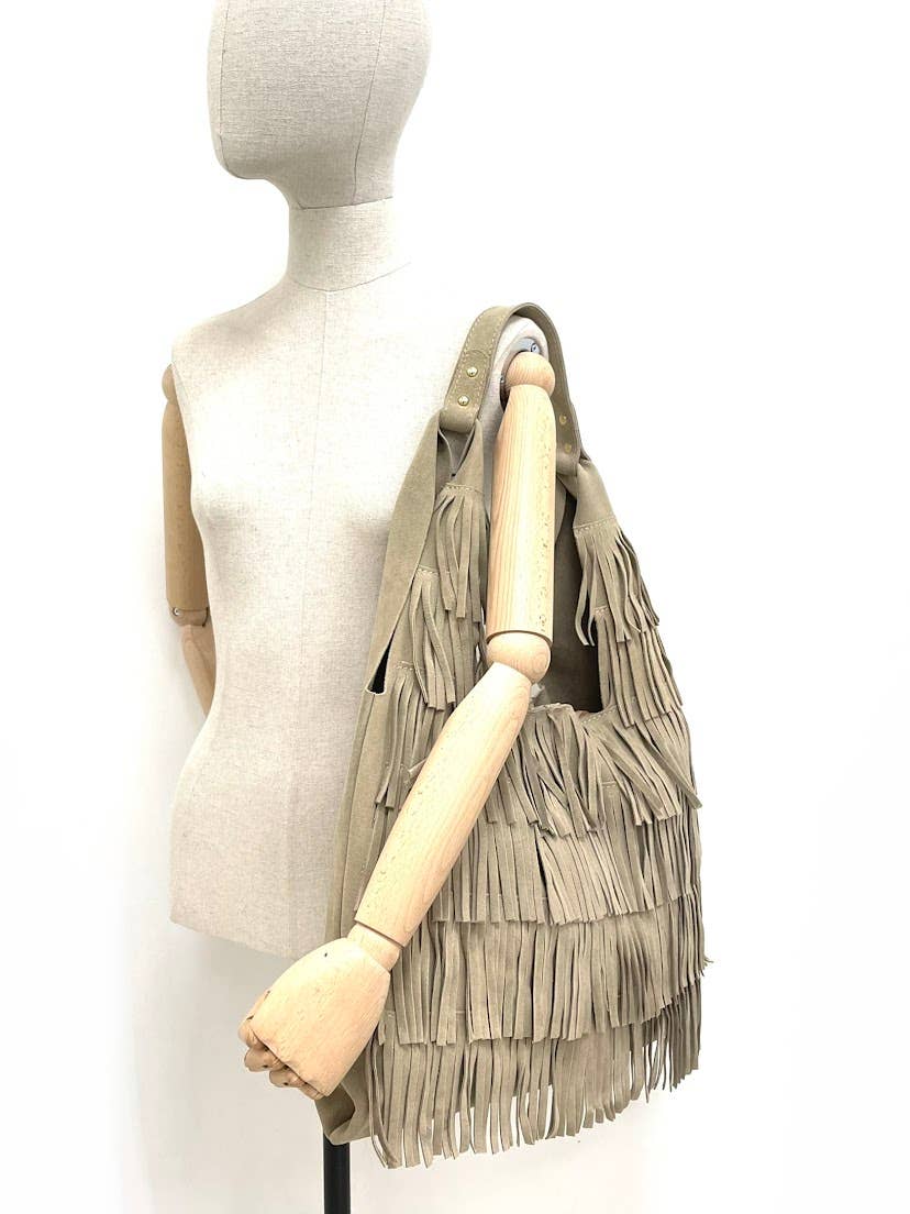 MILANO AMOUR – Großhandel Tragetasche – Damen – ANNABELLE Wildleder-Fransen-Shopper7