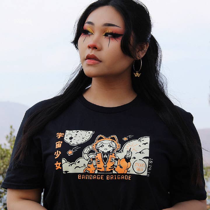 Uchuu Shoujo Tee for engroshandel hos Bandage Brigade