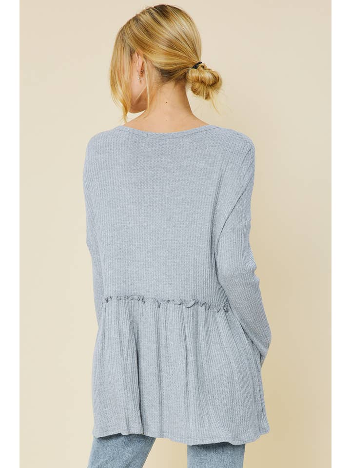 FSL Apparel - Vente Tunique – femme - ST6047 - HAUT PÉPLUM À MANCHES LONGUES ET COL HENLEY EN JERSEY GAUFRÉ7