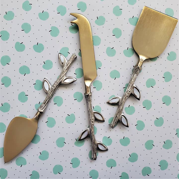 Gibb & Daan - Wholesale Cheese Spreader - Mother of Pearl Cheese Knife Set - Gold Finish - Gift Boxed